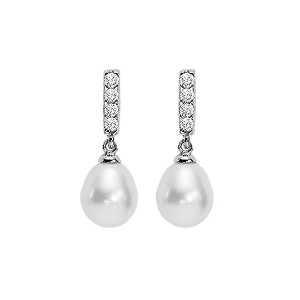 Rottermond’s signature collection features pearl drop earrings with petite diamond accents