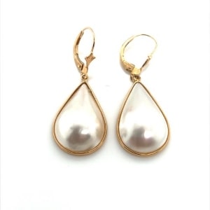 A pair of pearl drop earrings from Rottermond Signature.